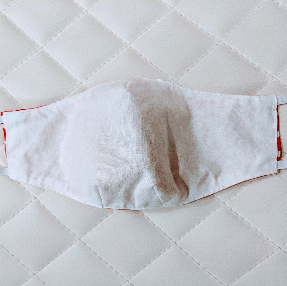 7$ 5/25$Face mask Reversible - Picture 3 of 4